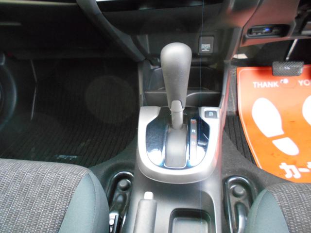 フィット １３Ｇ・Ｆパッケージ　純正ナビ　ＴＶ　Ｂｌｕｅｔｏｏｔｈ　ドライブレコーダー　ＥＴＣ　バックカメラ　衝突被害軽減システム　スマートキー　電動格納ミラー　ＣＶＴ　盗難防止システム　衝突安全ボディ　ＥＳＣ（7枚目）