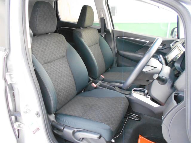 フィット １３Ｇ・Ｆパッケージ　純正ナビ　ＴＶ　Ｂｌｕｅｔｏｏｔｈ　ドライブレコーダー　ＥＴＣ　バックカメラ　衝突被害軽減システム　スマートキー　電動格納ミラー　ＣＶＴ　盗難防止システム　衝突安全ボディ　ＥＳＣ（10枚目）