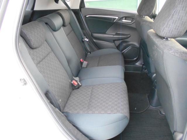 フィット １３Ｇ・Ｆパッケージ　純正ナビ　ＴＶ　Ｂｌｕｅｔｏｏｔｈ　ドライブレコーダー　ＥＴＣ　バックカメラ　衝突被害軽減システム　スマートキー　電動格納ミラー　ＣＶＴ　盗難防止システム　衝突安全ボディ　ＥＳＣ（11枚目）