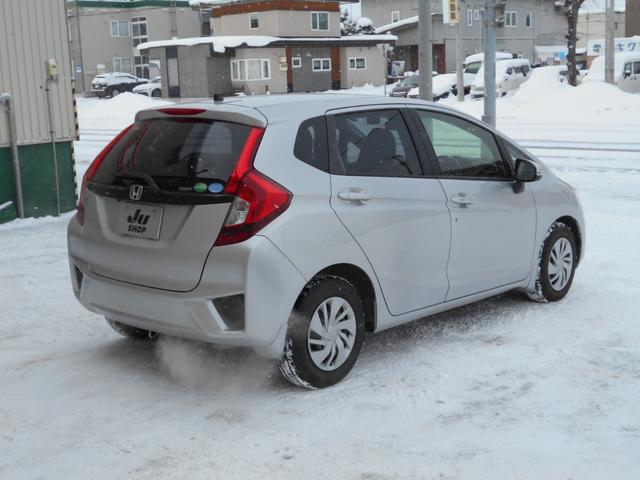 フィット １３Ｇ・Ｆパッケージ　純正ナビ　ＴＶ　Ｂｌｕｅｔｏｏｔｈ　ドライブレコーダー　ＥＴＣ　バックカメラ　衝突被害軽減システム　スマートキー　電動格納ミラー　ＣＶＴ　盗難防止システム　衝突安全ボディ　ＥＳＣ（15枚目）