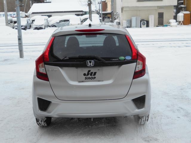 フィット １３Ｇ・Ｆパッケージ　純正ナビ　ＴＶ　Ｂｌｕｅｔｏｏｔｈ　ドライブレコーダー　ＥＴＣ　バックカメラ　衝突被害軽減システム　スマートキー　電動格納ミラー　ＣＶＴ　盗難防止システム　衝突安全ボディ　ＥＳＣ（16枚目）