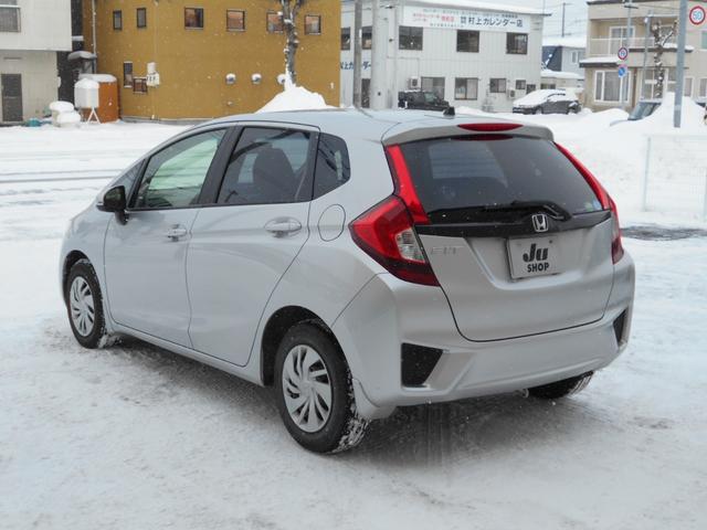 フィット １３Ｇ・Ｆパッケージ　純正ナビ　ＴＶ　Ｂｌｕｅｔｏｏｔｈ　ドライブレコーダー　ＥＴＣ　バックカメラ　衝突被害軽減システム　スマートキー　電動格納ミラー　ＣＶＴ　盗難防止システム　衝突安全ボディ　ＥＳＣ（17枚目）