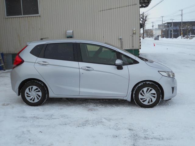 フィット １３Ｇ・Ｆパッケージ　純正ナビ　ＴＶ　Ｂｌｕｅｔｏｏｔｈ　ドライブレコーダー　ＥＴＣ　バックカメラ　衝突被害軽減システム　スマートキー　電動格納ミラー　ＣＶＴ　盗難防止システム　衝突安全ボディ　ＥＳＣ（21枚目）