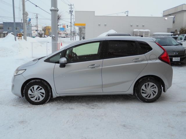 フィット １３Ｇ・Ｆパッケージ　純正ナビ　ＴＶ　Ｂｌｕｅｔｏｏｔｈ　ドライブレコーダー　ＥＴＣ　バックカメラ　衝突被害軽減システム　スマートキー　電動格納ミラー　ＣＶＴ　盗難防止システム　衝突安全ボディ　ＥＳＣ（22枚目）