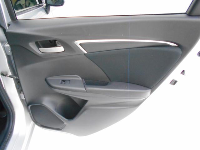 フィット １３Ｇ・Ｆパッケージ　純正ナビ　ＴＶ　Ｂｌｕｅｔｏｏｔｈ　ドライブレコーダー　ＥＴＣ　バックカメラ　衝突被害軽減システム　スマートキー　電動格納ミラー　ＣＶＴ　盗難防止システム　衝突安全ボディ　ＥＳＣ（24枚目）