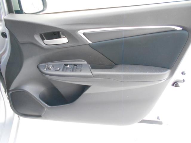 フィット １３Ｇ・Ｆパッケージ　純正ナビ　ＴＶ　Ｂｌｕｅｔｏｏｔｈ　ドライブレコーダー　ＥＴＣ　バックカメラ　衝突被害軽減システム　スマートキー　電動格納ミラー　ＣＶＴ　盗難防止システム　衝突安全ボディ　ＥＳＣ（27枚目）