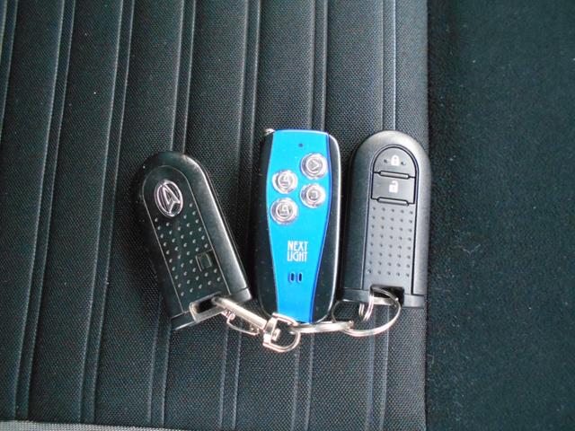 �t���Ăĕ֗��I�ƂĂ��l�C�̍��������̃X�}�[�g�L�[�V�X�e���B�L�[���g�т��Ă��邾���ŁA�h�A���b�N�̊J���тɃG���W���̎n�����\�ȑ����ł��B�v�b�V���X�^�[�g�ł��̂ŃG���W���̎n�����{�^�������������ł�