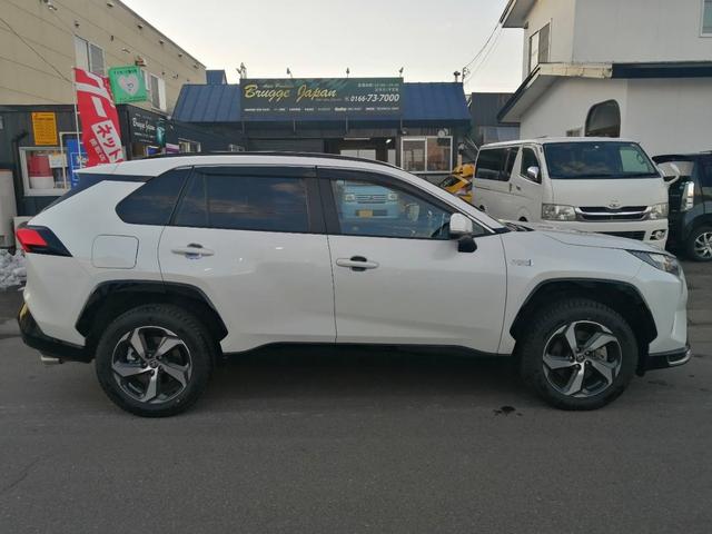 ＲＡＶ４ ＰＨＶ Ｇ　Ｚ　４ＷＤ　ドライブレコーダー　バックカメラ　フロントカメラ　クリアランスソナー　オートクルーズコントロール　レーンアシスト　パワーシート　衝突被害軽減システム　ＴＶ　オートマチックハイビーム（7枚目）