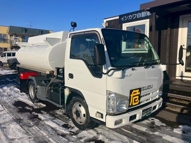 エルフトラック ３．５ＫＬタンクローリー　４ＷＤ　ＭＴ　後輪ダブル　バックカメラ　アイドリングストップ　電動格納ミラー　エアコン　運転席エアバッグ（4枚目）