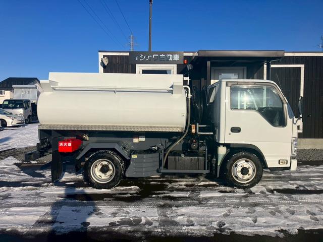 エルフトラック ３．５ＫＬタンクローリー　４ＷＤ　ＭＴ　後輪ダブル　バックカメラ　アイドリングストップ　電動格納ミラー　エアコン　運転席エアバッグ（5枚目）