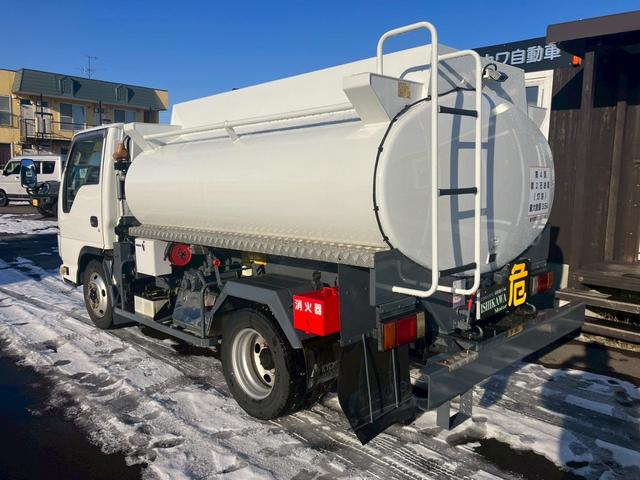 エルフトラック ３．５ＫＬタンクローリー　４ＷＤ　ＭＴ　後輪ダブル　バックカメラ　アイドリングストップ　電動格納ミラー　エアコン　運転席エアバッグ（8枚目）