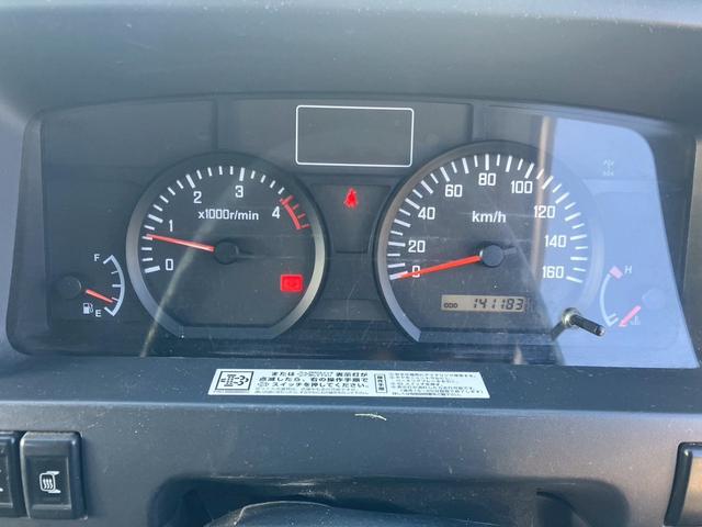 エルフトラック ３．５ＫＬタンクローリー　４ＷＤ　ＭＴ　後輪ダブル　バックカメラ　アイドリングストップ　電動格納ミラー　エアコン　運転席エアバッグ（13枚目）