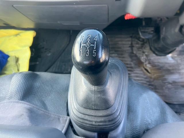 エルフトラック ３．５ＫＬタンクローリー　４ＷＤ　ＭＴ　後輪ダブル　バックカメラ　アイドリングストップ　電動格納ミラー　エアコン　運転席エアバッグ（15枚目）