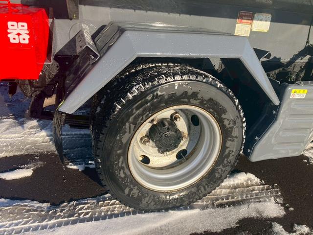 エルフトラック ３．５ＫＬタンクローリー　４ＷＤ　ＭＴ　後輪ダブル　バックカメラ　アイドリングストップ　電動格納ミラー　エアコン　運転席エアバッグ（27枚目）