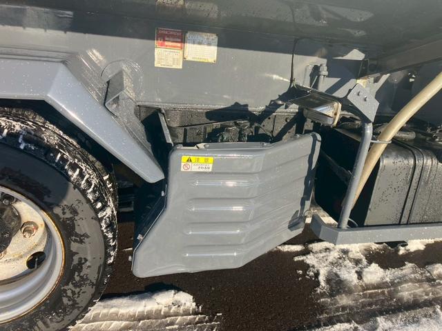 エルフトラック ３．５ＫＬタンクローリー　４ＷＤ　ＭＴ　後輪ダブル　バックカメラ　アイドリングストップ　電動格納ミラー　エアコン　運転席エアバッグ（28枚目）