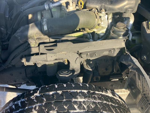 エルフトラック ３．５ＫＬタンクローリー　４ＷＤ　ＭＴ　後輪ダブル　バックカメラ　アイドリングストップ　電動格納ミラー　エアコン　運転席エアバッグ（32枚目）