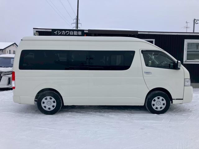 ハイエースワゴン グランドキャビン　４ＷＤ　ＥＴＣ　バックカメラ　ナビ　レーンアシスト　衝突被害軽減システム　スライドドア　オートマチックハイビーム　オートライト　キーレスエントリー　電動格納ミラー　ＡＴ（5枚目）