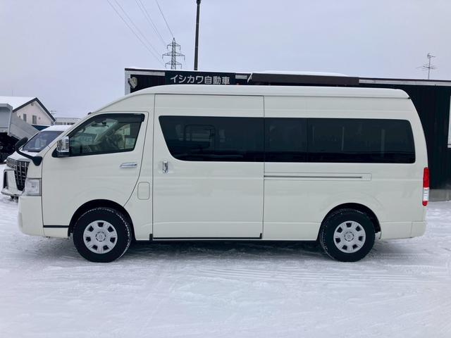 ハイエースワゴン グランドキャビン　４ＷＤ　ＥＴＣ　バックカメラ　ナビ　レーンアシスト　衝突被害軽減システム　スライドドア　オートマチックハイビーム　オートライト　キーレスエントリー　電動格納ミラー　ＡＴ（9枚目）