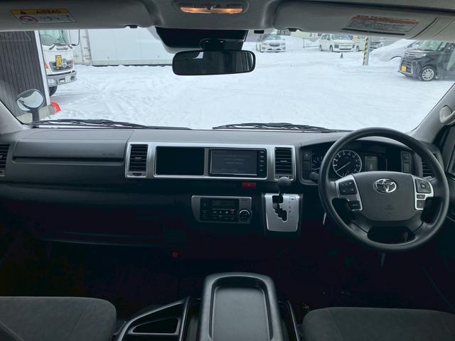 ハイエースワゴン グランドキャビン　４ＷＤ　ＥＴＣ　バックカメラ　ナビ　レーンアシスト　衝突被害軽減システム　スライドドア　オートマチックハイビーム　オートライト　キーレスエントリー　電動格納ミラー　ＡＴ（10枚目）