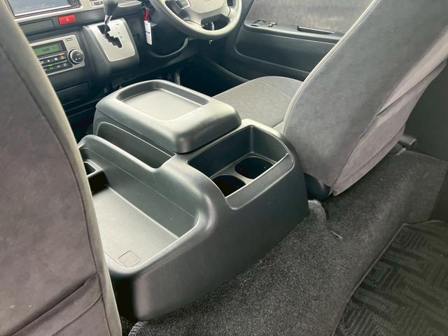 ハイエースワゴン グランドキャビン　４ＷＤ　ＥＴＣ　バックカメラ　ナビ　レーンアシスト　衝突被害軽減システム　スライドドア　オートマチックハイビーム　オートライト　キーレスエントリー　電動格納ミラー　ＡＴ（26枚目）