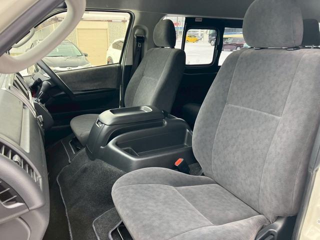 ハイエースワゴン グランドキャビン　４ＷＤ　ＥＴＣ　バックカメラ　ナビ　レーンアシスト　衝突被害軽減システム　スライドドア　オートマチックハイビーム　オートライト　キーレスエントリー　電動格納ミラー　ＡＴ（28枚目）