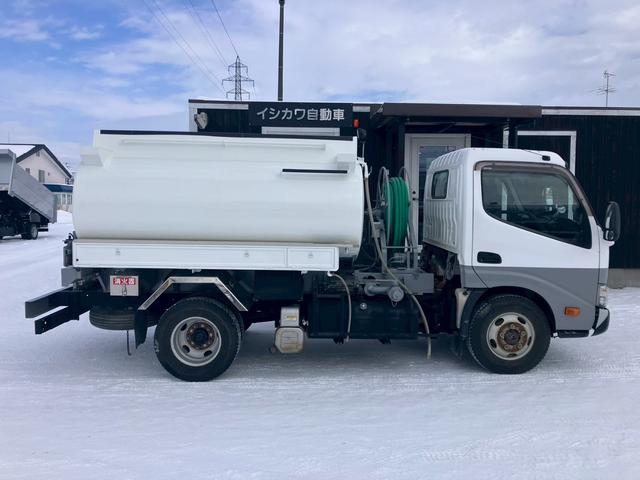 ダイナトラック タンクローリー　３．７５ＫＬ　２室　４ＷＤ　ＭＴ　後輪ダブル　ＥＳＣ　エアコン　パワーウィンドウ　運転席エアバッグ（6枚目）