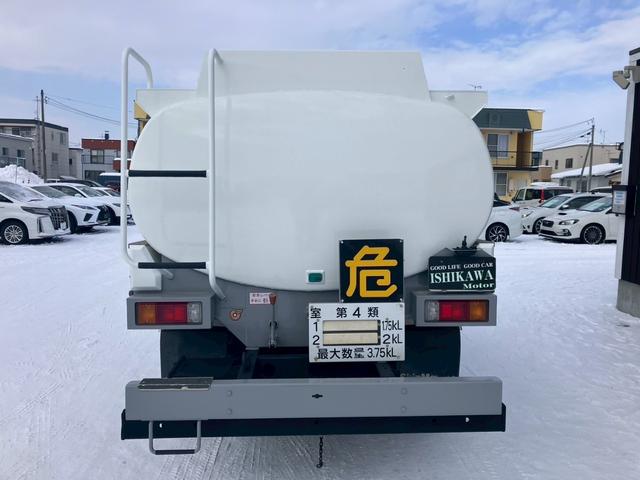 ダイナトラック タンクローリー　３．７５ＫＬ　２室　４ＷＤ　ＭＴ　後輪ダブル　ＥＳＣ　エアコン　パワーウィンドウ　運転席エアバッグ（8枚目）