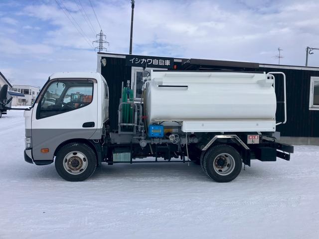 ダイナトラック タンクローリー　３．７５ＫＬ　２室　４ＷＤ　ＭＴ　後輪ダブル　ＥＳＣ　エアコン　パワーウィンドウ　運転席エアバッグ（10枚目）