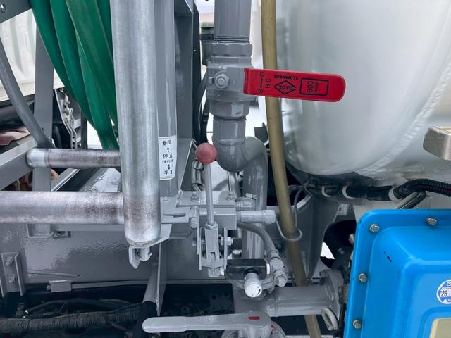 ダイナトラック タンクローリー　３．７５ＫＬ　２室　４ＷＤ　ＭＴ　後輪ダブル　ＥＳＣ　エアコン　パワーウィンドウ　運転席エアバッグ（14枚目）
