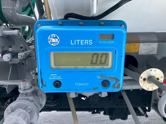 ダイナトラック タンクローリー　３．７５ＫＬ　２室　４ＷＤ　ＭＴ　後輪ダブル　ＥＳＣ　エアコン　パワーウィンドウ　運転席エアバッグ（16枚目）