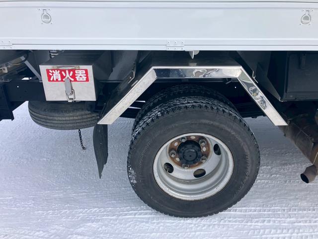 ダイナトラック タンクローリー　３．７５ＫＬ　２室　４ＷＤ　ＭＴ　後輪ダブル　ＥＳＣ　エアコン　パワーウィンドウ　運転席エアバッグ（19枚目）
