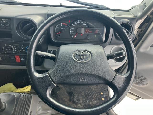 ダイナトラック タンクローリー　３．７５ＫＬ　２室　４ＷＤ　ＭＴ　後輪ダブル　ＥＳＣ　エアコン　パワーウィンドウ　運転席エアバッグ（23枚目）