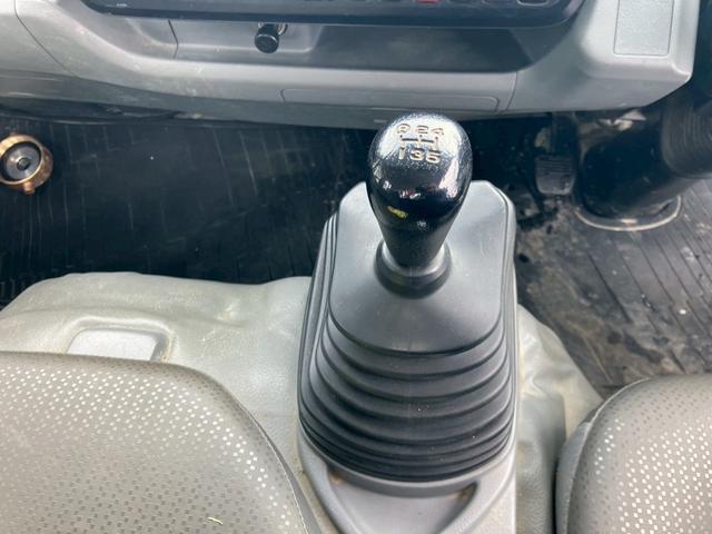 ダイナトラック タンクローリー　３．７５ＫＬ　２室　４ＷＤ　ＭＴ　後輪ダブル　ＥＳＣ　エアコン　パワーウィンドウ　運転席エアバッグ（28枚目）