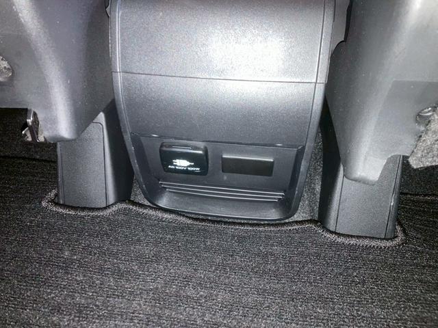 デリカＤ：５ Ｐ　４ＷＤ　ＥＴＣ　全周囲カメラ　ナビ　オートステップ　オートクルーズコントロール　レーンアシスト　衝突被害軽減システム　両側電動スライドドア　オートマチックハイビーム　オートライト（55枚目）