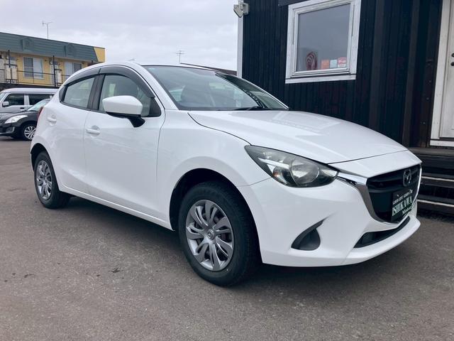 デミオ １３Ｃ　４ＷＤ　ＥＴＣ　キーレスエントリー　アイドリングストップ　ＡＴ　盗難防止システム　衝突安全ボディ　ＡＢＳ　ＥＳＣ　ＵＳＢ　ミュージックプレイヤー接続可　エアコン　パワーステアリング　パワーウィンドウ（3枚目）