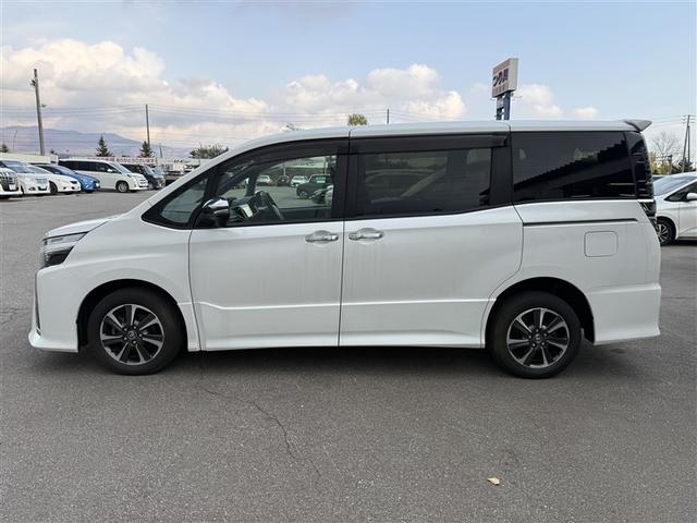 ヴォクシー ＺＳ　煌ＩＩＩ　４ＷＤ　フルセグ　メモリーナビ　ＤＶＤ再生　後席モニター　バックカメラ　衝突被害軽減システム　両側電動スライド　ＬＥＤヘッドランプ　乗車定員８人　３列シート　ワンオーナー　アイドリングストップ（3枚目）