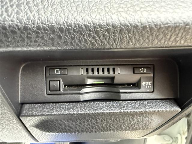 ヴォクシー ＺＳ　煌ＩＩＩ　４ＷＤ　フルセグ　メモリーナビ　ＤＶＤ再生　後席モニター　バックカメラ　衝突被害軽減システム　両側電動スライド　ＬＥＤヘッドランプ　乗車定員８人　３列シート　ワンオーナー　アイドリングストップ（13枚目）