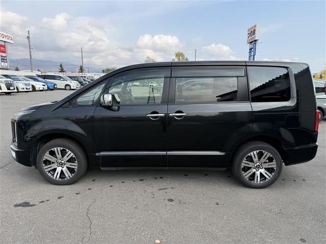 デリカD:5 P 4WD フルセグ メモリーナビ DVD再生 バックカメラ 衝突被害軽減システム 両側電動スライド LEDヘッドランプ 乗車定員8人 3列シート ディーゼル(3枚目)