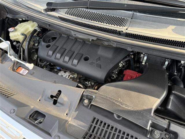 デリカD:5 P 4WD フルセグ メモリーナビ DVD再生 バックカメラ 衝突被害軽減システム 両側電動スライド LEDヘッドランプ 乗車定員8人 3列シート ディーゼル(6枚目)