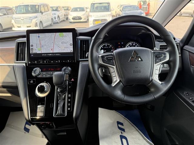 デリカD:5 P 4WD フルセグ メモリーナビ DVD再生 バックカメラ 衝突被害軽減システム 両側電動スライド LEDヘッドランプ 乗車定員8人 3列シート ディーゼル(8枚目)