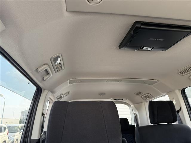 デリカD:5 P 4WD フルセグ メモリーナビ DVD再生 バックカメラ 衝突被害軽減システム 両側電動スライド LEDヘッドランプ 乗車定員8人 3列シート ディーゼル(17枚目)