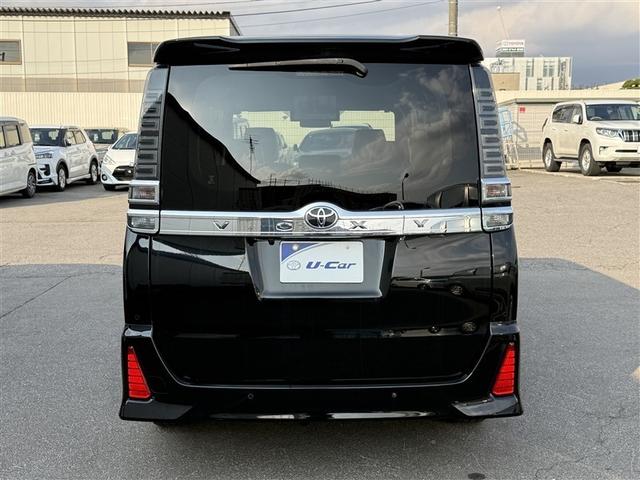 ヴォクシー ＺＳ　煌ＩＩＩ　４ＷＤ　フルセグ　メモリーナビ　ＤＶＤ再生　バックカメラ　衝突被害軽減システム　両側電動スライド　ＬＥＤヘッドランプ　乗車定員８人　３列シート　ワンオーナー　アイドリングストップ（4枚目）