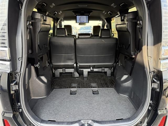 ヴォクシー ＺＳ　煌ＩＩＩ　４ＷＤ　フルセグ　メモリーナビ　ＤＶＤ再生　バックカメラ　衝突被害軽減システム　両側電動スライド　ＬＥＤヘッドランプ　乗車定員８人　３列シート　ワンオーナー　アイドリングストップ（5枚目）