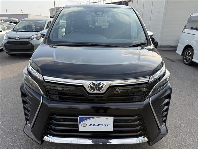 ヴォクシー ＺＳ　煌ＩＩＩ　４ＷＤ　フルセグ　メモリーナビ　ＤＶＤ再生　バックカメラ　衝突被害軽減システム　両側電動スライド　ＬＥＤヘッドランプ　乗車定員８人　３列シート　ワンオーナー　アイドリングストップ（6枚目）