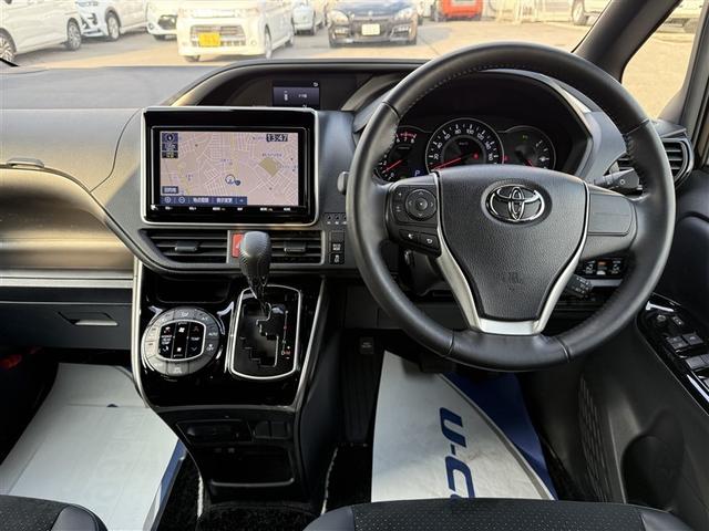 ヴォクシー ＺＳ　煌ＩＩＩ　４ＷＤ　フルセグ　メモリーナビ　ＤＶＤ再生　バックカメラ　衝突被害軽減システム　両側電動スライド　ＬＥＤヘッドランプ　乗車定員８人　３列シート　ワンオーナー　アイドリングストップ（8枚目）