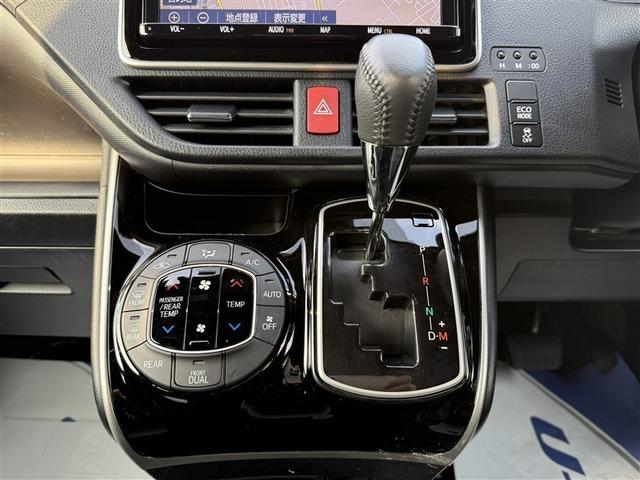 ヴォクシー ＺＳ　煌ＩＩＩ　４ＷＤ　フルセグ　メモリーナビ　ＤＶＤ再生　バックカメラ　衝突被害軽減システム　両側電動スライド　ＬＥＤヘッドランプ　乗車定員８人　３列シート　ワンオーナー　アイドリングストップ（10枚目）