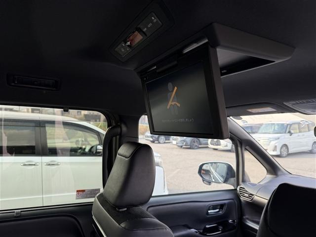 ヴォクシー ＺＳ　煌ＩＩＩ　４ＷＤ　フルセグ　メモリーナビ　ＤＶＤ再生　バックカメラ　衝突被害軽減システム　両側電動スライド　ＬＥＤヘッドランプ　乗車定員８人　３列シート　ワンオーナー　アイドリングストップ（18枚目）