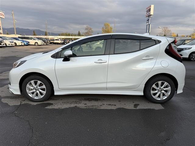 アクア Ｚ　４ＷＤ　メモリーナビ　バックカメラ　衝突被害軽減システム　ＥＴＣ　ＬＥＤヘッドランプ（3枚目）