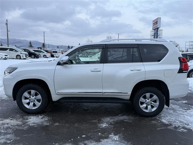 ランドクルーザープラド ＴＸ　Ｌパッケージ　革シート　４ＷＤ　フルセグ　メモリーナビ　バックカメラ　衝突被害軽減システム　ＥＴＣ　ＬＥＤヘッドランプ　ワンオーナー　ディーゼル（3枚目）