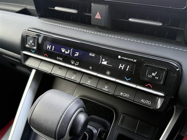 ノア ハイブリッドＳ－Ｚ　４ＷＤ　フルセグ　メモリーナビ　ＤＶＤ再生　バックカメラ　衝突被害軽減システム　ＥＴＣ　両側電動スライド　ＬＥＤヘッドランプ　乗車定員７人　３列シート　ワンオーナー（12枚目）